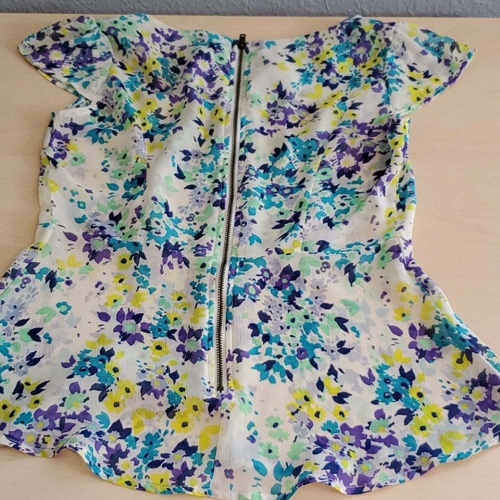Floral Peplum Top - Picture 7 of 7